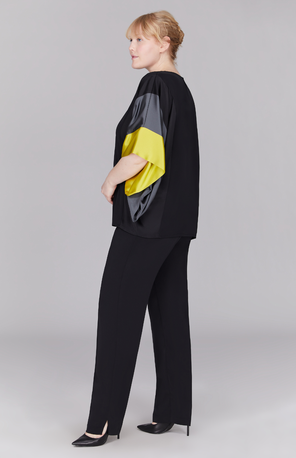 Molly is 5'9 wearing Citrus Flash in size 0.