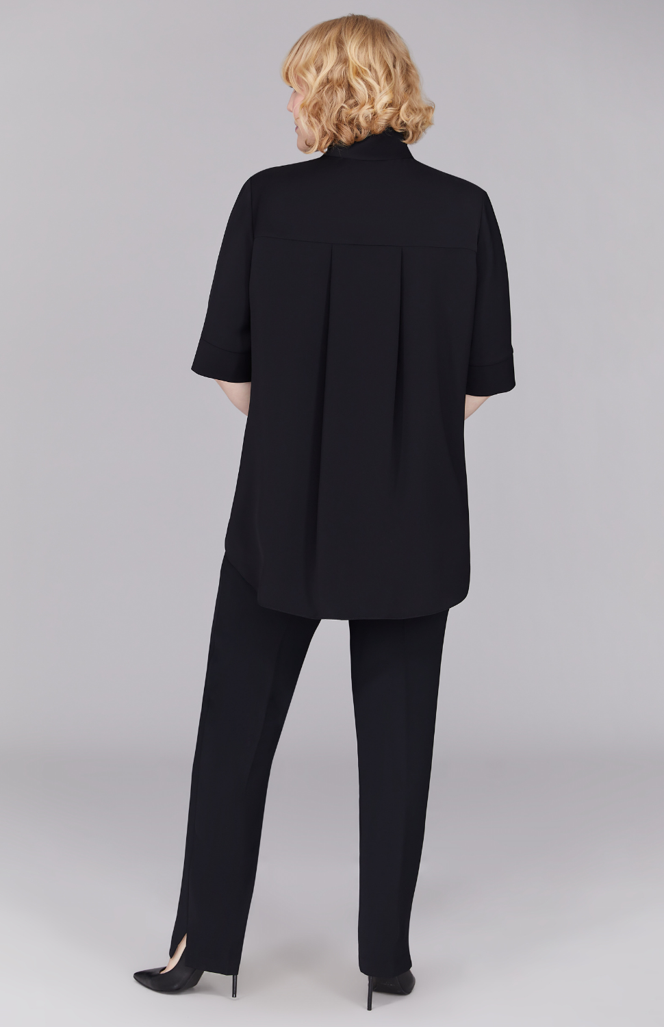 Molly is 5'8.5" and wearing Black in M.