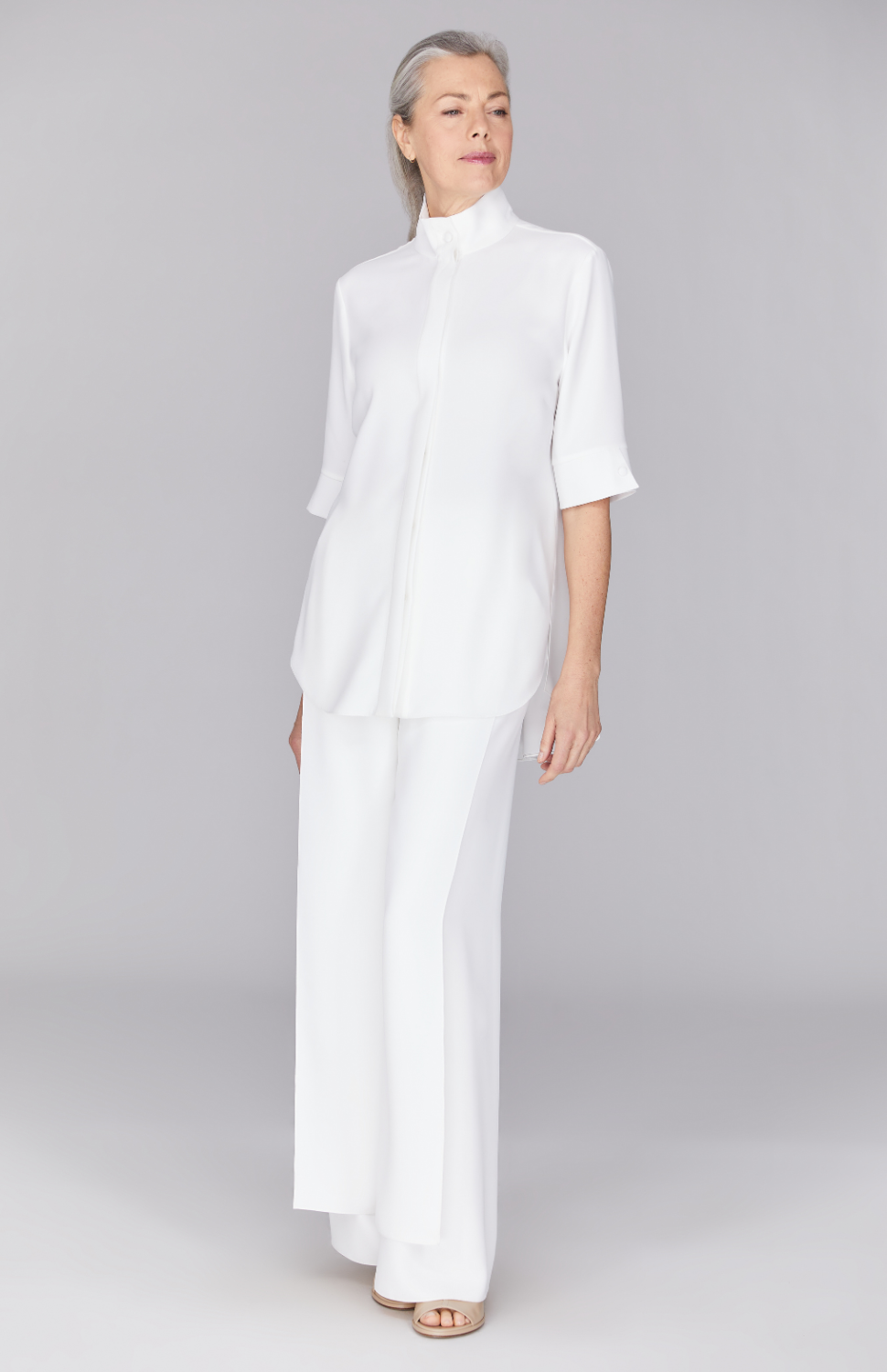 Fabienne is 5'9" and wearing Pearl in XS.