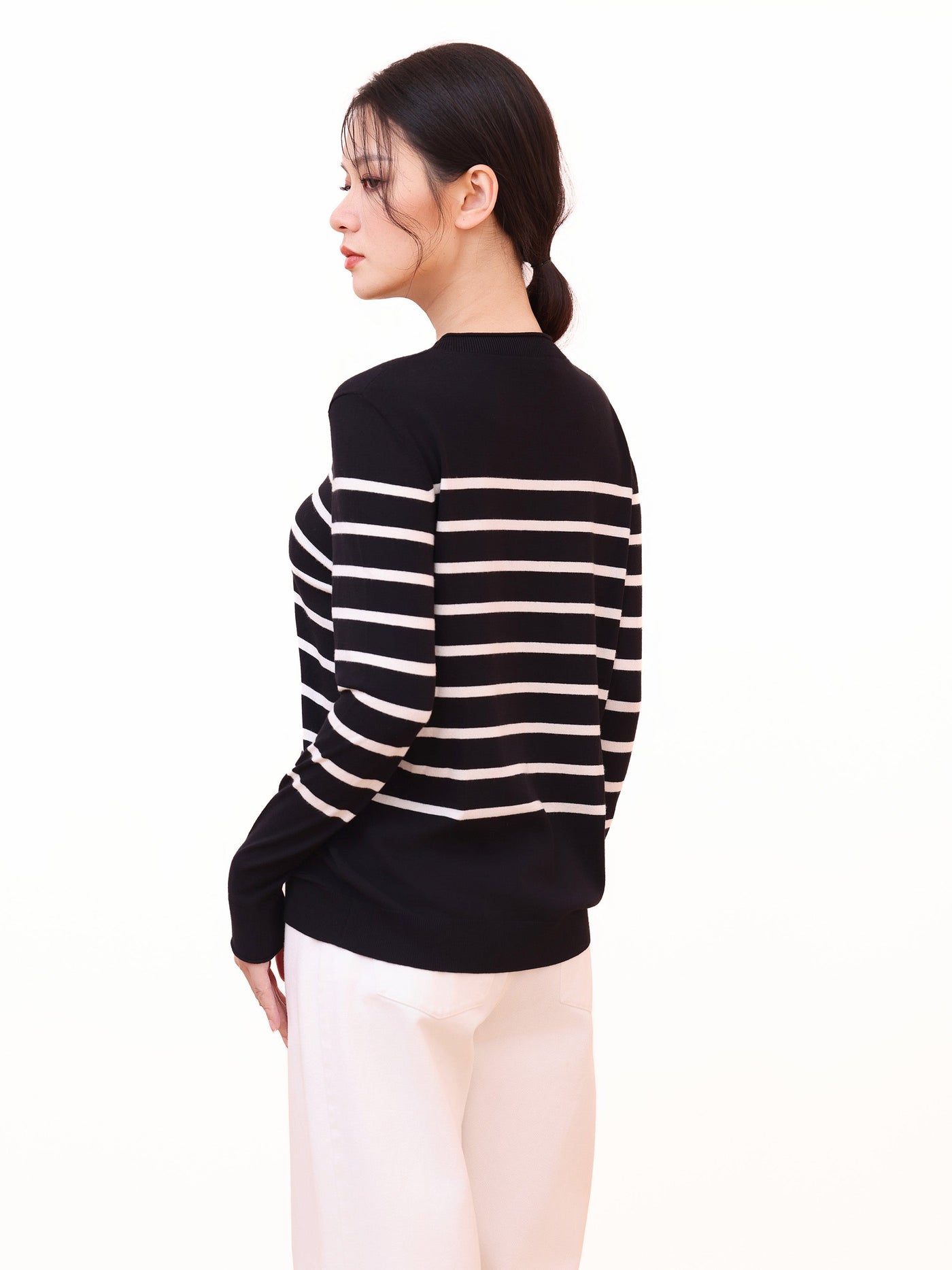 CREW NECK STRIPED SWEATER