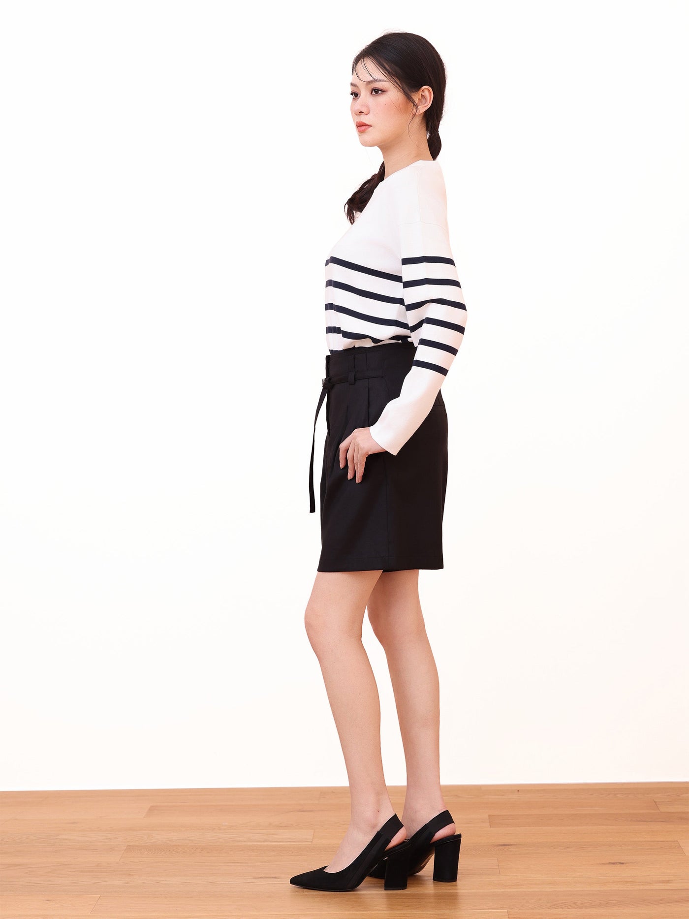 LINEN PLEATED SHORTS W/ BELT