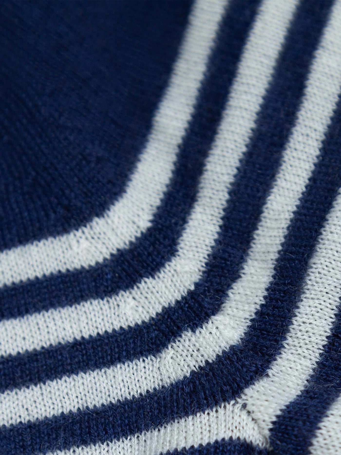 SUPER LIGHTWEIGHT CASHEMERE KNIT TOP