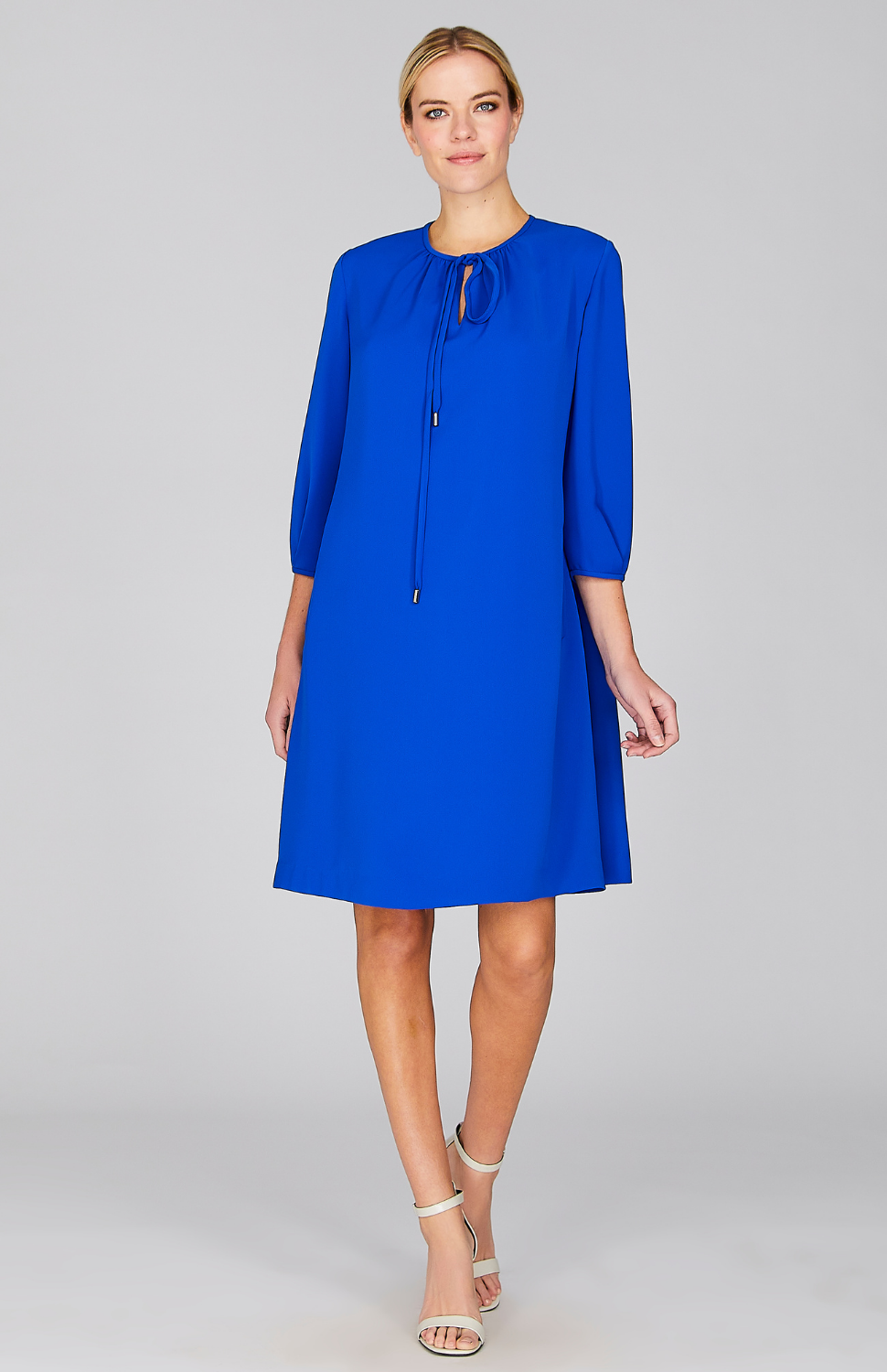 Gabby is 5'10" wearing Cobalt in XS.