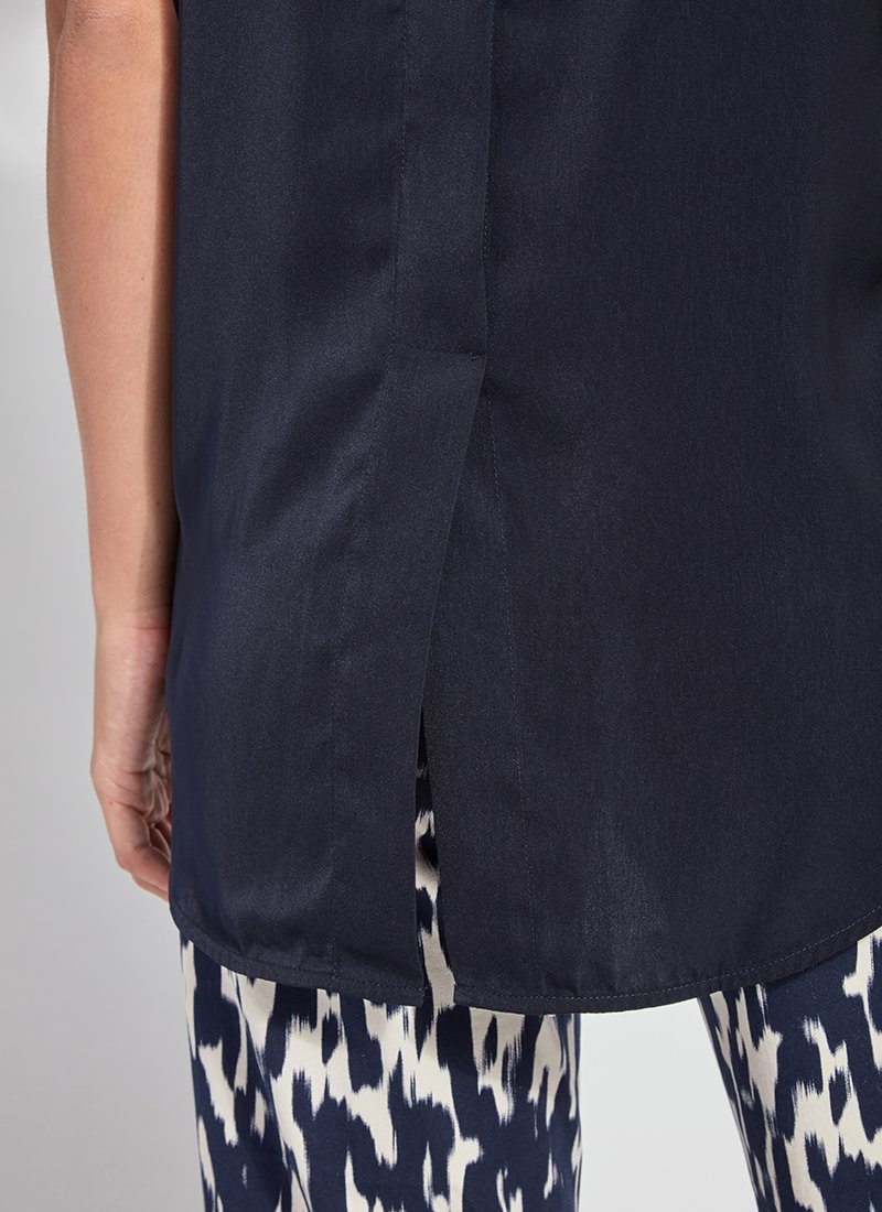 color=True Navy, back detail, oversized flowy women’s shirt in stretchy knit jersey, rounded hem and drop shoulder sleeves