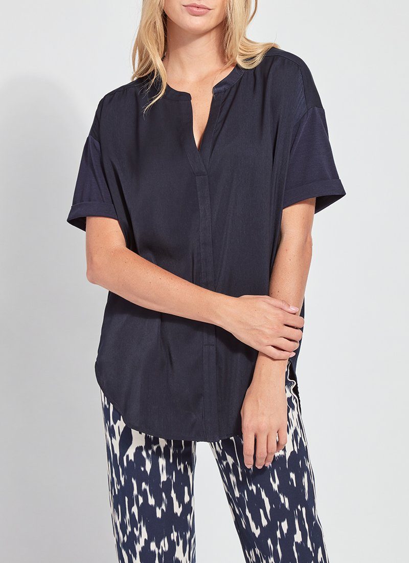 color=True Navy, front view, oversized flowy women’s shirt in stretchy knit jersey, rounded hem and drop shoulder sleeves