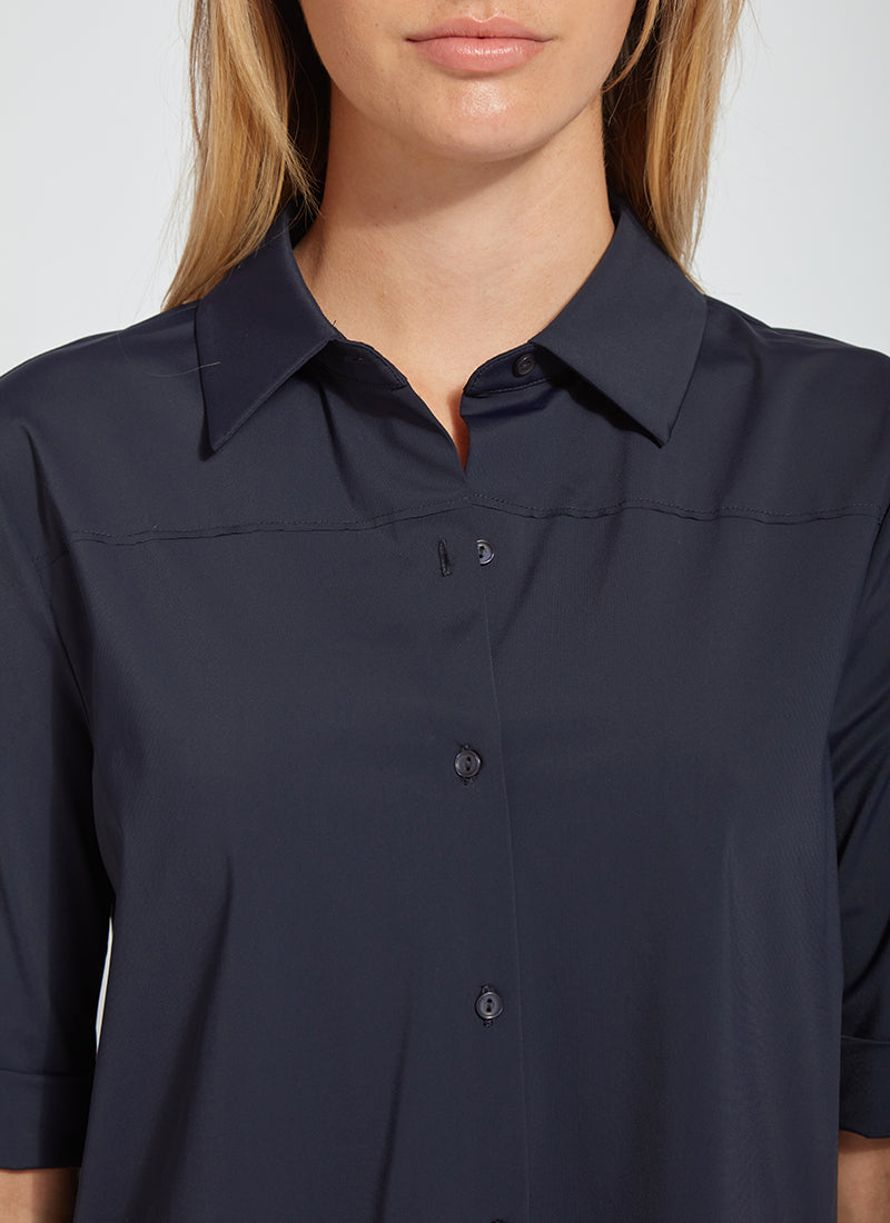 color=True Navy, front neckline detail, slim fit women’s short sleeve button up shirt in wrinkle resistant microfiber