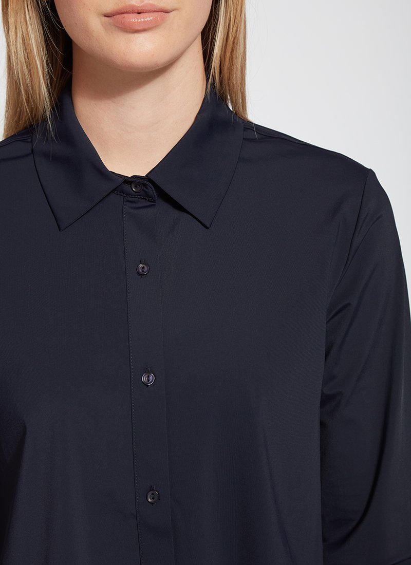 color=True Navy, neckline detail, slim fit women’s button up shirt with curved hem, made with wrinkle resistant microfiber
